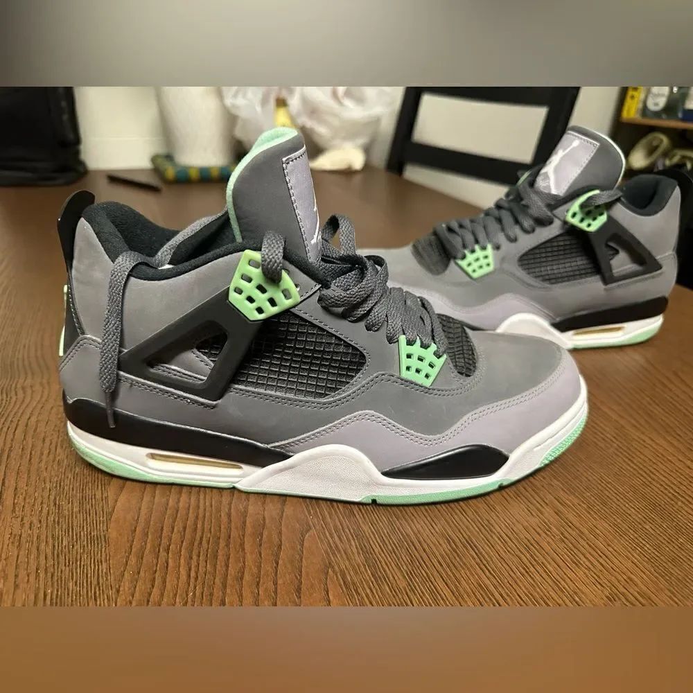 Jordan green glow size 10.5 - Picture 2 of 10